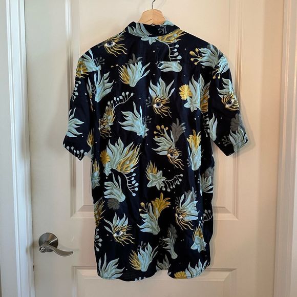 Volcom Solarizer Button Down Short Sleeve Shirt - Picture 4 of 7